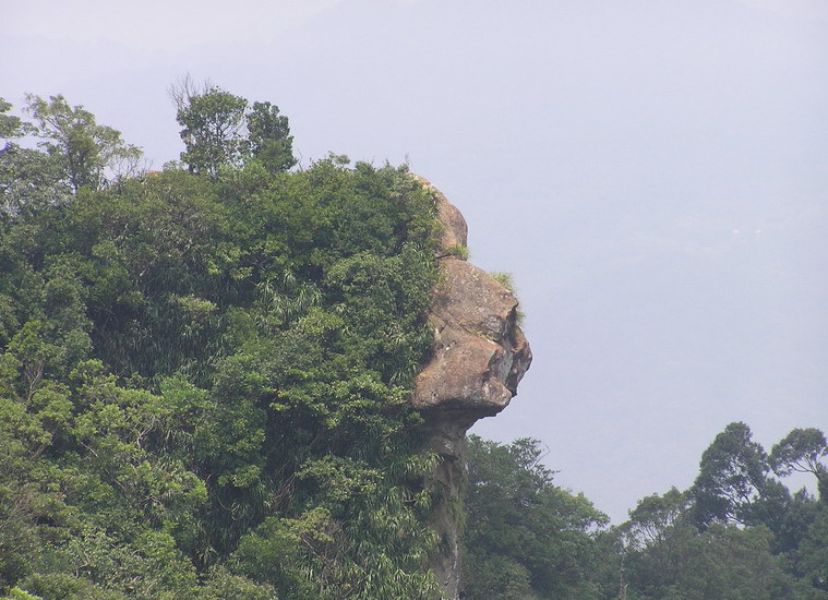 皇帝殿天王峰往东峰回看狮子岩